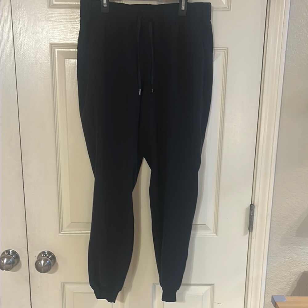 Lululemon black jogger size 8